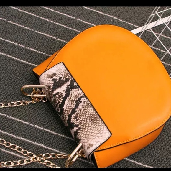 Stylish Warm Tan and Snake Print Crossbody Bag - Picture 2 of 4